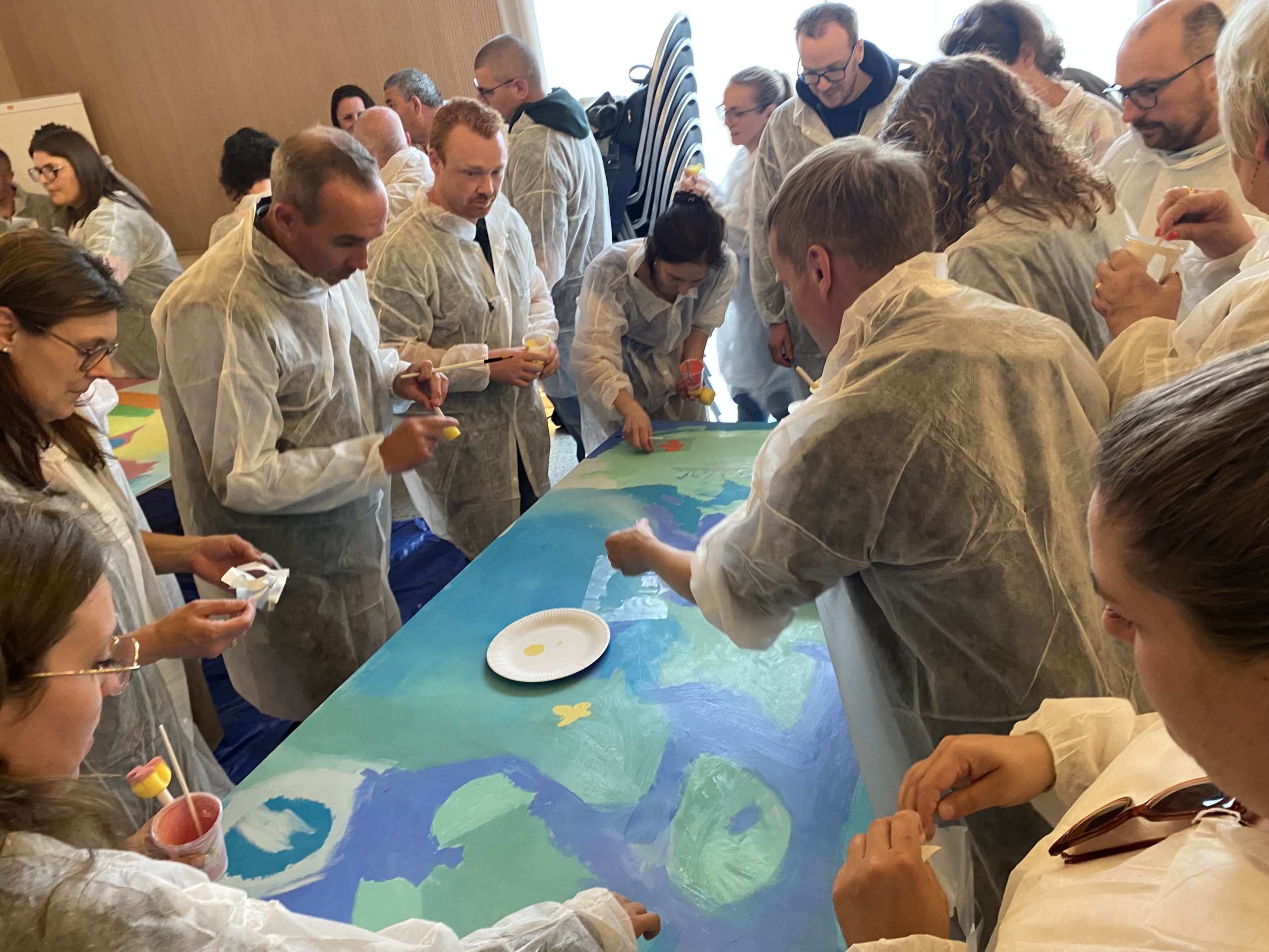 Atelier cohésion d'équipe peinture collective par Glad events à St Brieuc